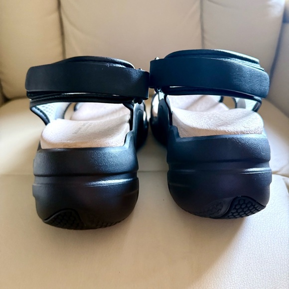 MARK NASON SANDALS CHUNKY HEEL SHEER ACRYLIC STRAPS BLACK TRIM SIZE 8 NWT - Picture 9 of 9